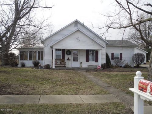523 Monroe St, Kinmundy, IL 62854-1837