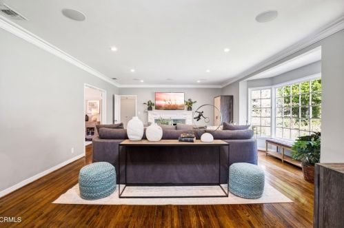 1428 Andenes Dr, Glendale CA  91208-1911 exterior