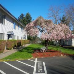 12429 Foster Rd, Portland, OR 97236-4985