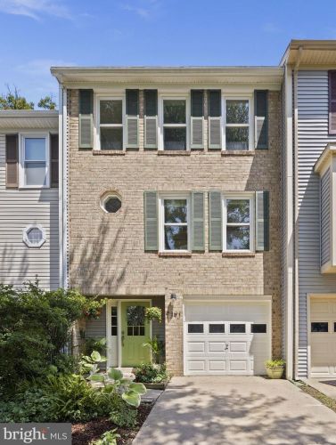 7391 Stream Way, Springfield VA  22152-3639 exterior