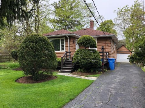 1330 Ridgewood Dr, Highland Park, IL 60035-4028
