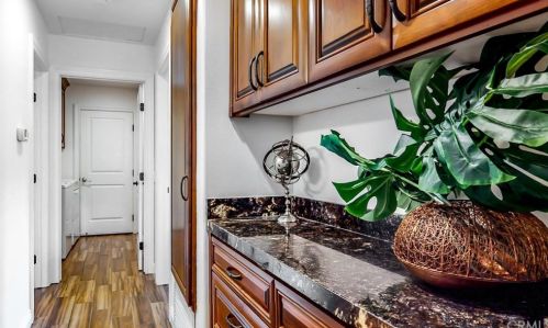 5255 Thorn Tree Ln, Irvine CA  92612-2346 exterior