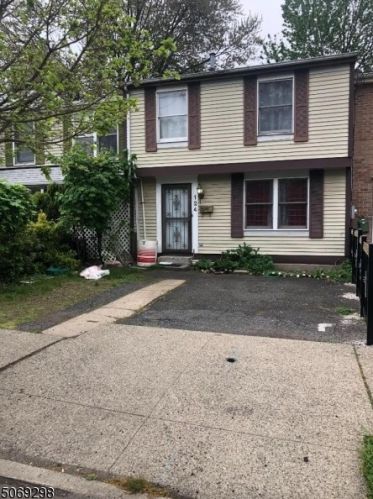 122 Pearl St, Paterson, NJ 07501-2320