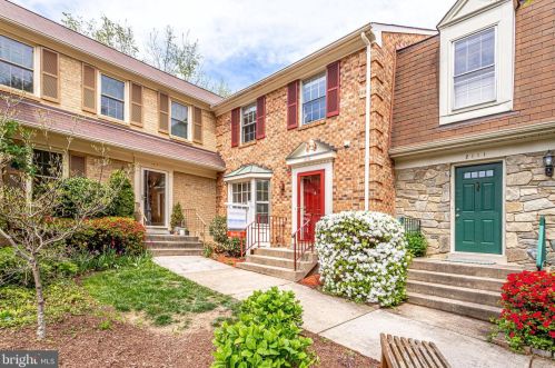 2109 Kings Mill Ct, Falls Church, VA 22043-2540
