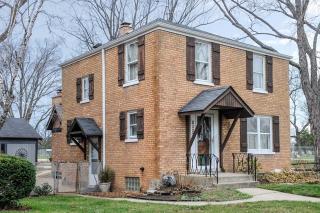 8322 Merrill St, Niles, IL 60714-2425