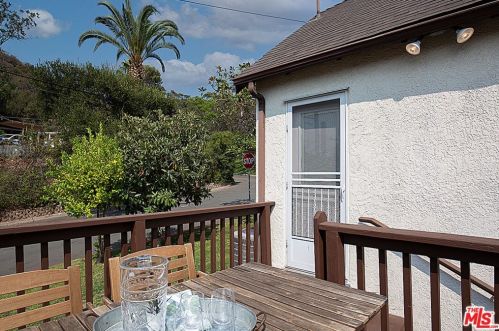 431 Scholl Dr, Glendale CA 91206-3045 exterior