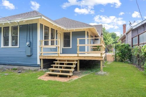 2218 Fairmount Ave, Fort Worth TX  76110-1822 exterior