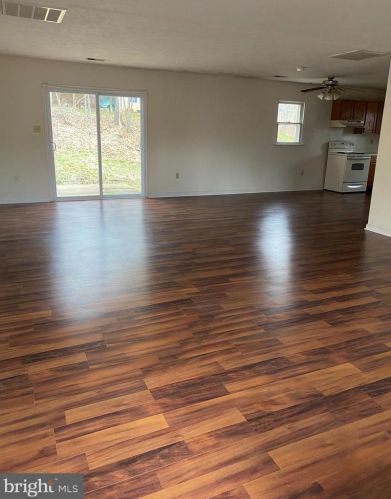 1258 Lakeview Dr, Cross Junction VA  22625-2523 exterior