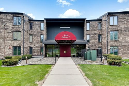 5140 102nd St, Minneapolis MN  55437-2507 exterior