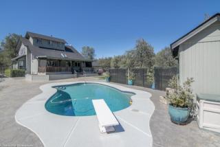 9249 Silver King Rd, Redding, CA 96001-9769