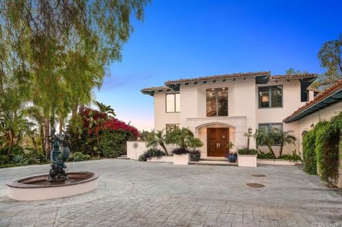 17227 Oak View Dr, Van Nuys, CA 91316-4015
