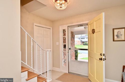 7724 Carrleigh Pkwy, Springfield VA  22152-1307 exterior