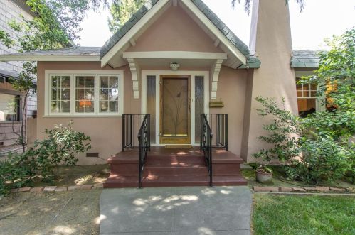 1033 Sierra Dr, Turlock, CA 95380-3433