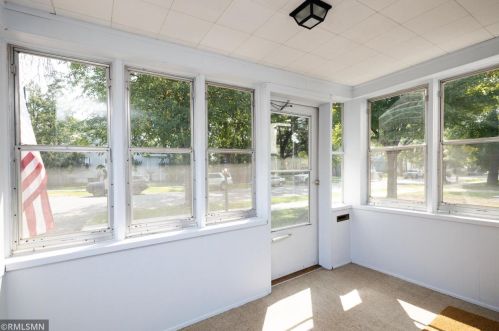 1391 Alaska Ave, Saint Paul MN  55116-2339 exterior