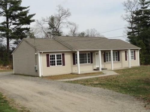 8 Barnett Ln, West Greenwich, RI 02817-2151