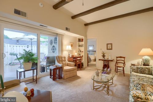 185 Valleybrook Dr, Lancaster PA  17601-4620 exterior