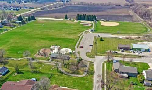 164 Jefferson Ave, Pingree Grove IL  60140-7648 exterior