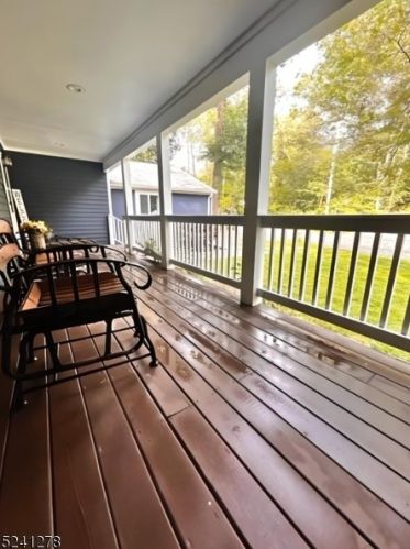 3 Ohio Trl, Hopatcong, NJ 07843-1117