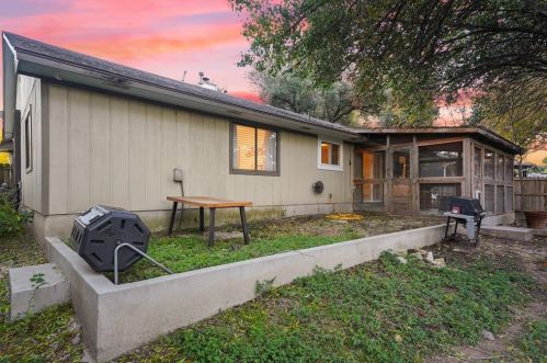 8408 Dixon Dr, Austin TX  78745-7515 exterior