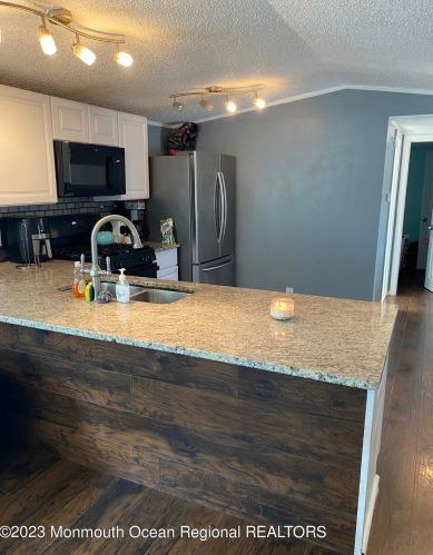 52 Pine Creek Vlg, Hazlet, NJ 07730-1703