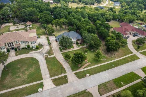 2221 Southern Oaks Dr, Cedar Hill TX 75104-6414 exterior