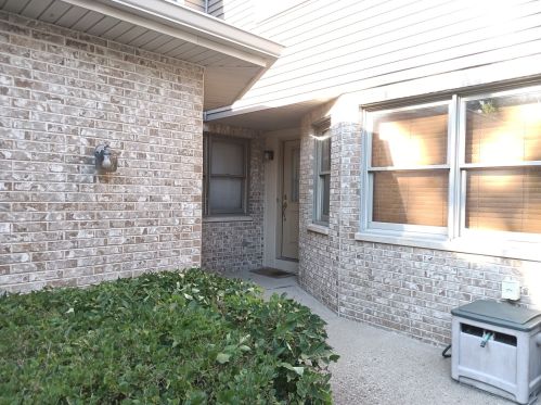 581 Walden Dr, Palatine, IL 60067-8645