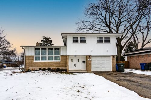 901 Owen St, Mount Prospect, IL 60056-4341