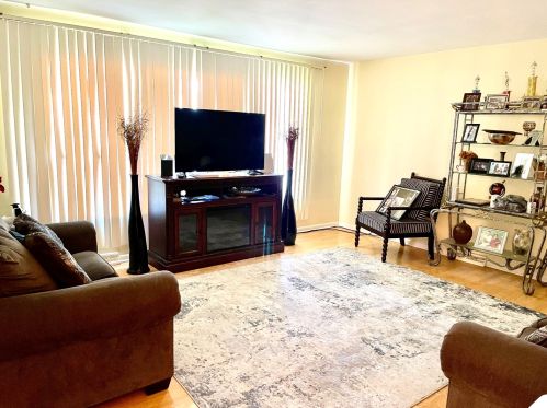 2116 9th Ave, Broadview, IL 60153-3235