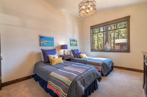 11490 Bottcher Loop, Truckee CA  96161-2793 exterior