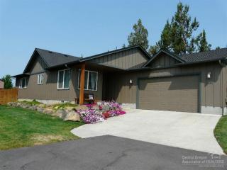 2679 Salmon Ave, Eagle Crest, OR 97756-9466