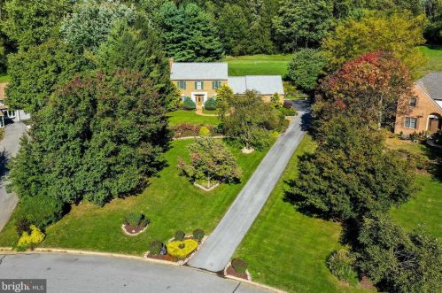 150 Bentley Ln, Lancaster PA  17603-6223 exterior