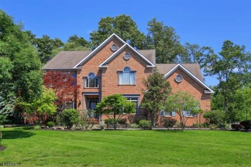 32 Briarwood Dr, Warren, NJ 07059-6781