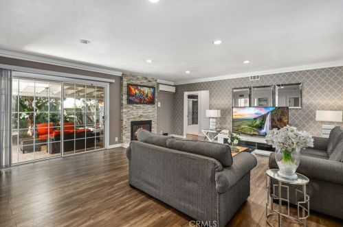511 Baker St, Anaheim CA  92804-2225 exterior