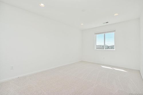 27820 10th Dr, Aurora CO 80018 exterior