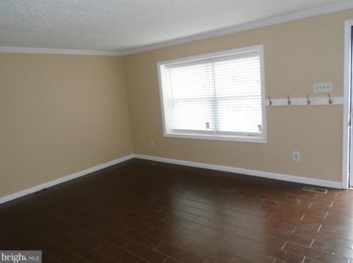 8609 Spring Creek Ct, Springfield VA  22153-3733 exterior