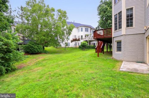 6834 Creek Crest Way, Springfield VA  22150-4608 exterior
