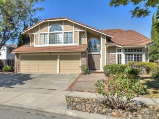 889 Galindo Ct, Milpitas, CA 95035-6600