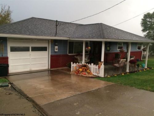 3 Martin St, Rivesville, WV 26588-9752