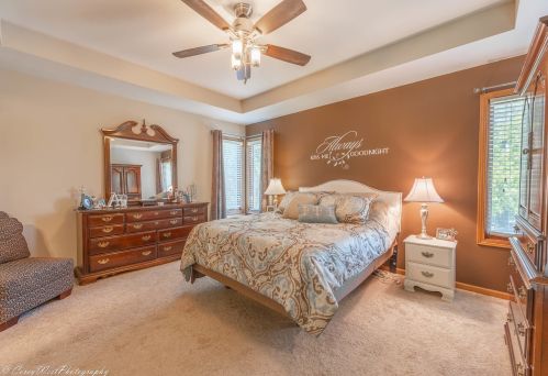 1223 Foxpointe Dr, Sycamore IL  60178-3219 exterior