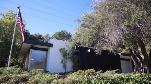 3345 Country Club Dr, Glendale CA  91208-1717 exterior