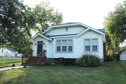 712 Circle Dr, Marion, IL 62959-3540