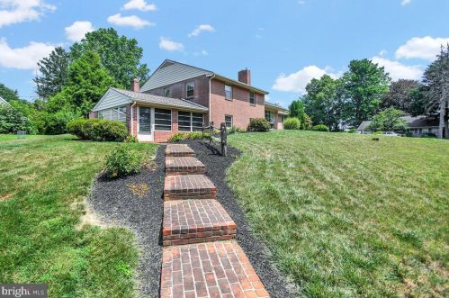 57 Springhouse Rd, Lancaster PA  17603-6619 exterior