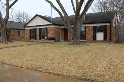 2926 Naples Dr, Garland TX  75040-4278 exterior