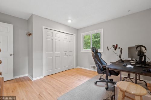 875 Colleen Ave, Saint Paul MN  55126-6401 exterior