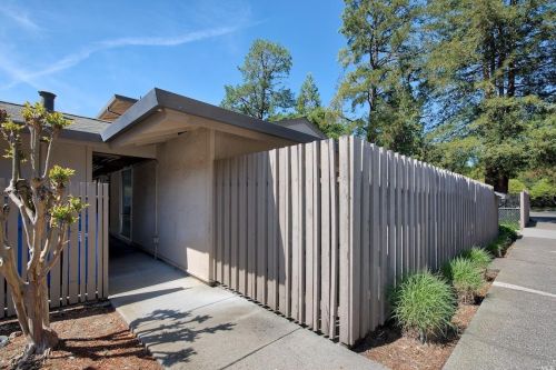 2 Roundtree Blvd, San Rafael, CA 94903-1631