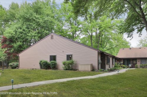 29 Manchester Ct, Tinton Falls NJ 07701-5490 exterior