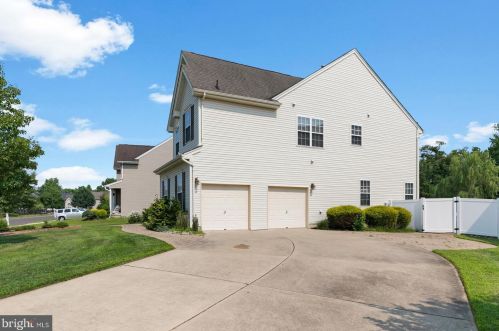 209 Windsor Dr, Auburn, NJ 08085-2523