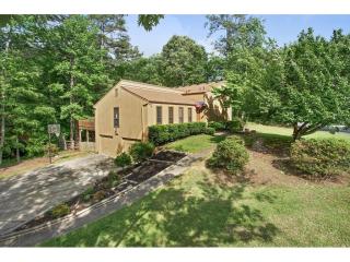 3009 Manitoba Ln, Marietta, GA 30062-1552