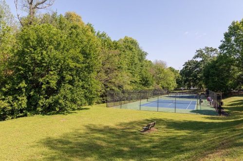 564 Goldsboro Rd, Atlanta GA  30307-1547 exterior