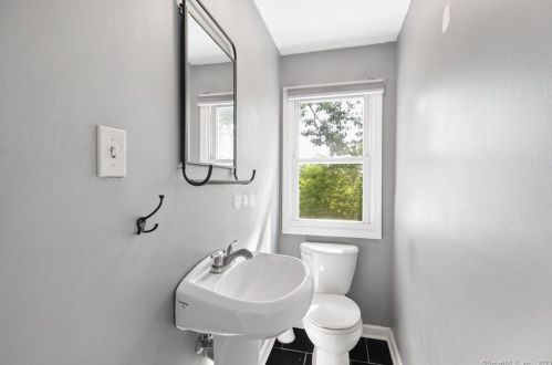 160 River Rd, Huntington CT  06484-4444 exterior